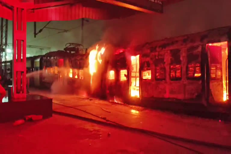 Bihar: Massive Fire Breaks Out in Passenger Train at Simri Bakhtiyarpur Station, Major Accident Averted; Several Trains Affected - Islamic News India