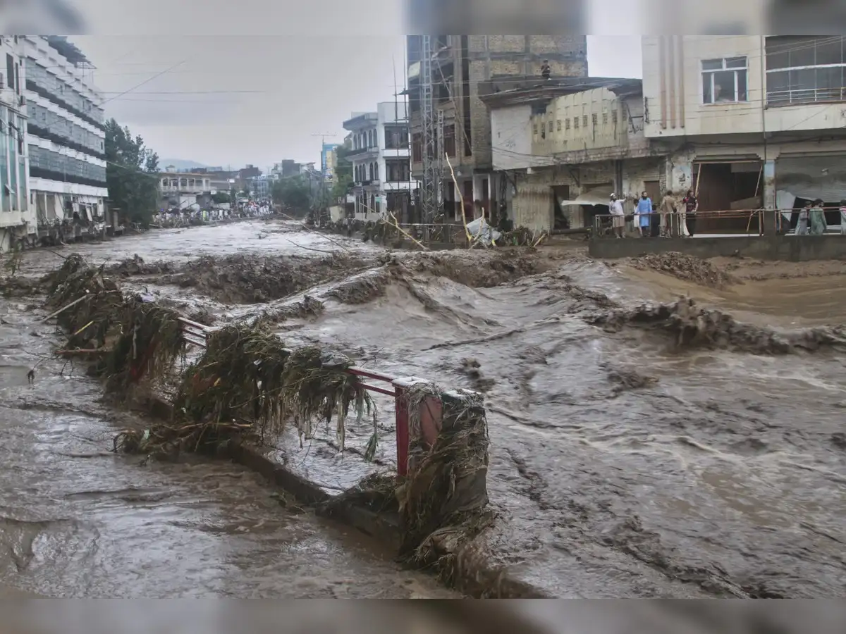 جموں و کشمیر: 100 سالہ بارش کا ریکارڈ ٹوٹا، پل گرا، سڑکیں بند