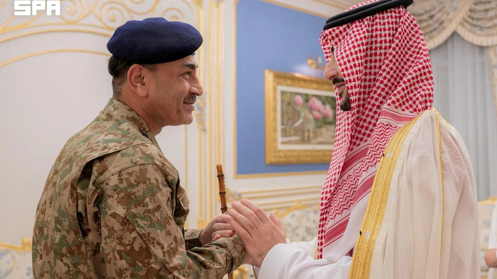 رپورٹ: حوثیوں کو حملے روکنے کے بدلے 1 ارب ڈالر دے گا سعودی عرب، وزیرِ دفاع رقم لے کر تہران پہنچے