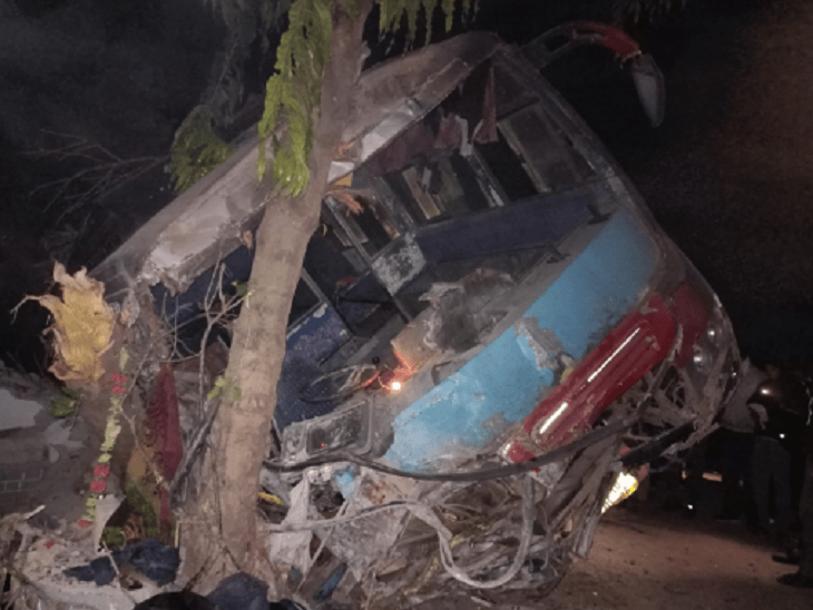 Tragic Road Accident in Manendragarh: Bus Full of Passengers Rams Into Tree, 5 Dead, 32 Injured - Islamic News India