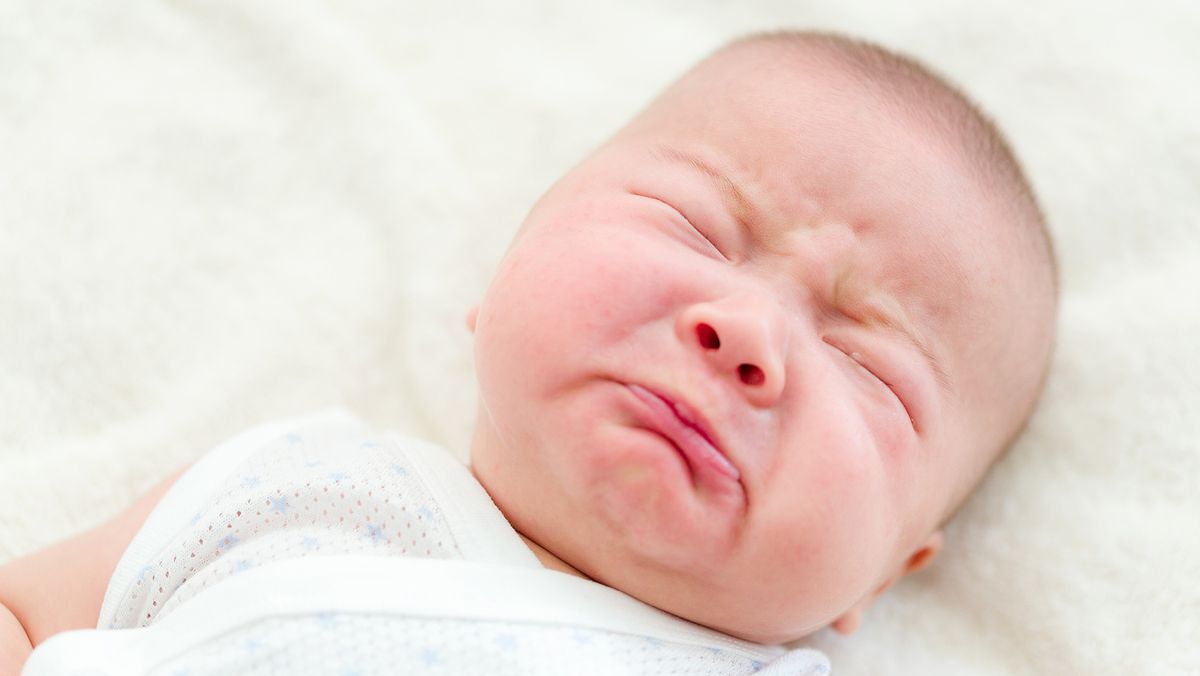 نومولود بچے رونے پر آنسو کیوں نہیں بہاتے؟