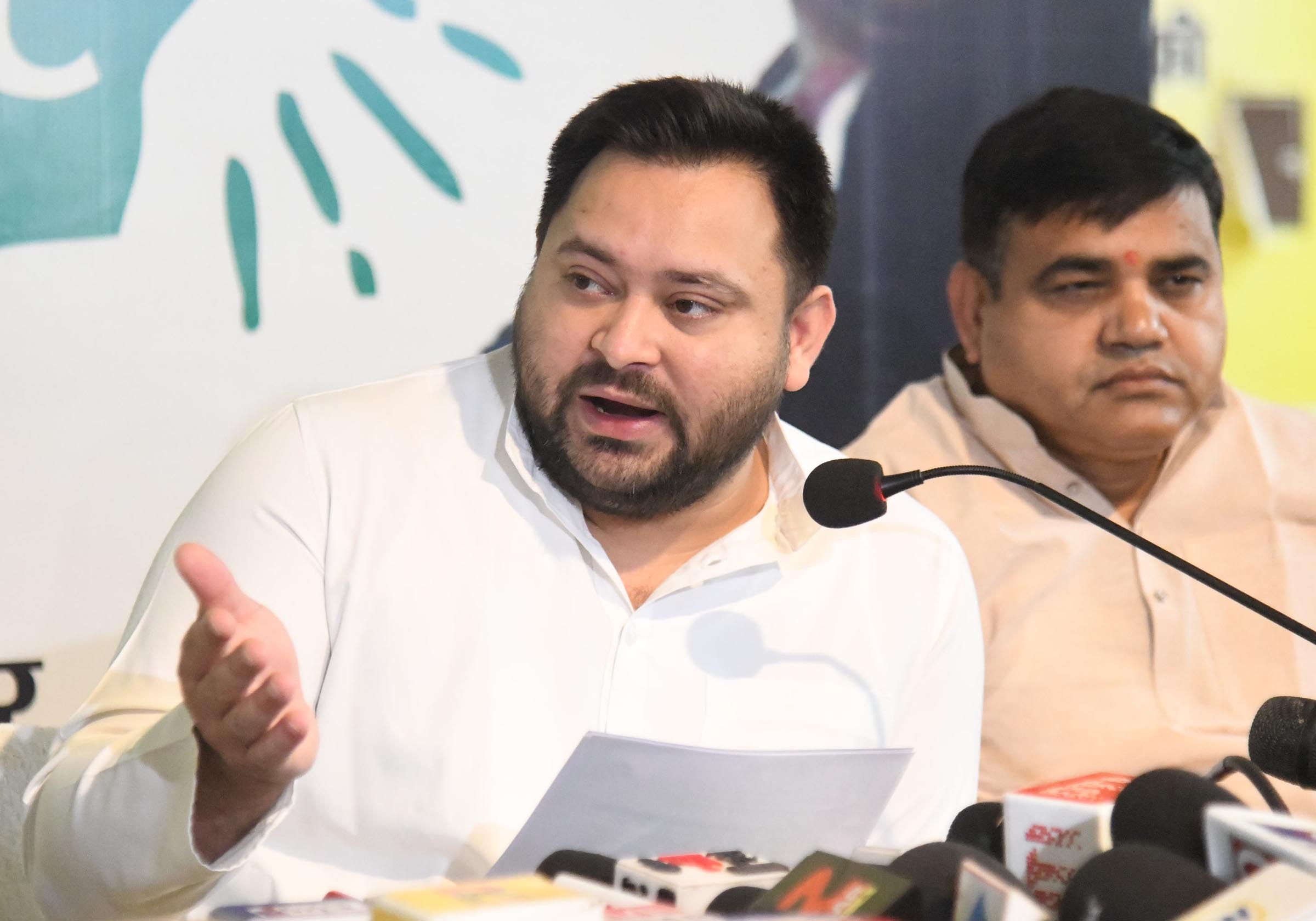 بہار الیکشن 2025: بہار میں ووٹنگ سے پہلے آر جے ڈی کو بڑا جھٹکا، مدھوبنی انچارج نے دیا استعفیٰ