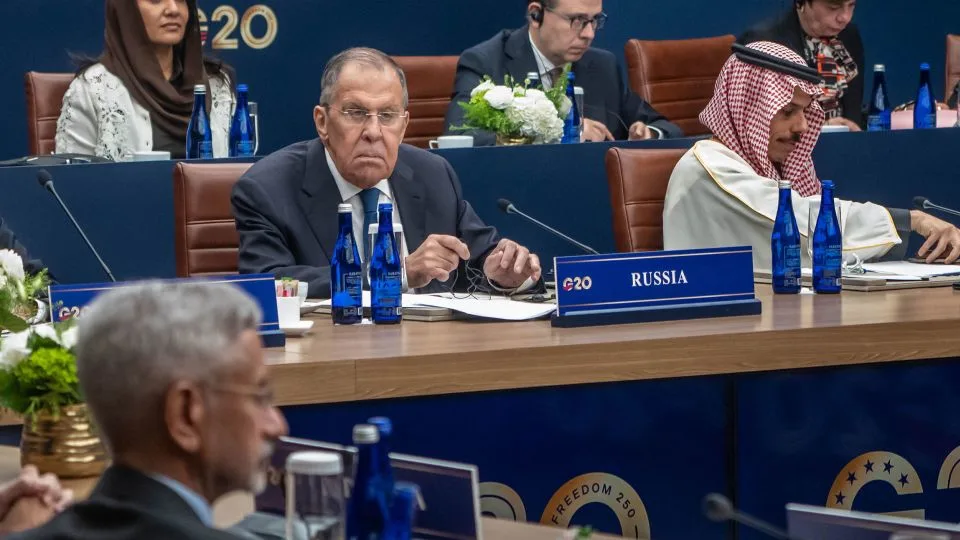 G20 وزرائے خارجہ کے اجلاس میں تنازع: لاوروف کے ساتھ تصویر کھنچوانے سے یورپی سفارت کاروں کا انکار، ’فیملی فوٹو‘ منسوخ